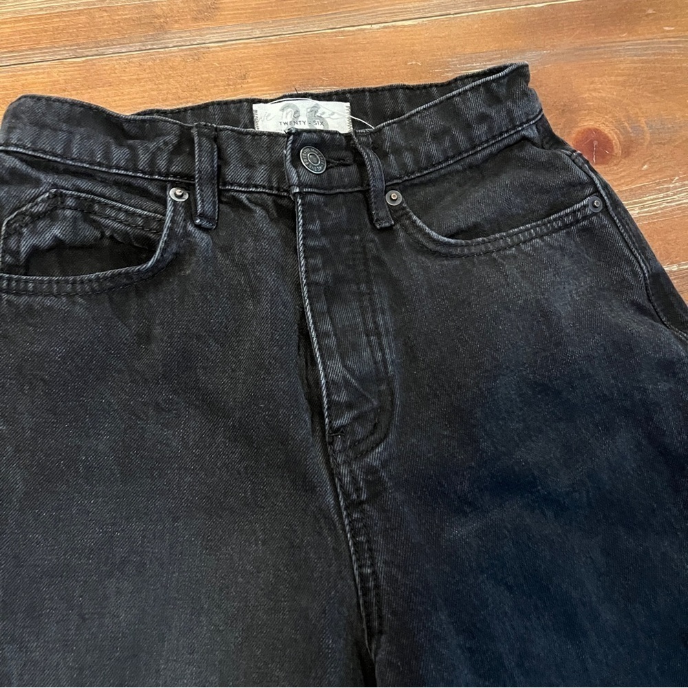 Free People CRVY High-Rise Mom Jeans Black 26 - Picture 4 of 8